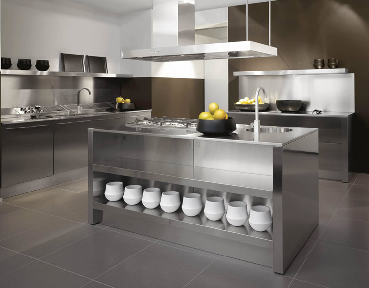Berloni minimalist kitchen with island form stainless steel